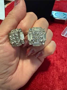 Unsigned like new vintage rhinestone Cluster clip earrings silver tone